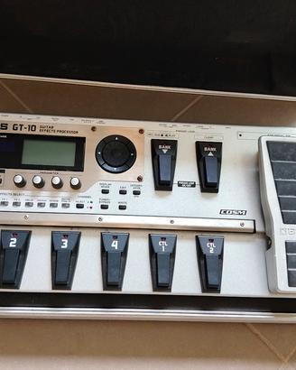 Boss GT 10 + Flight case rigido Swan flight