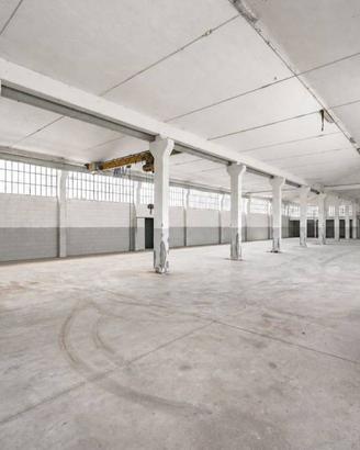 Immobile di 775 m² con 4 locali a Calolziocorte