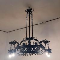 Lampadario in ferro battuto lavorato a mano
