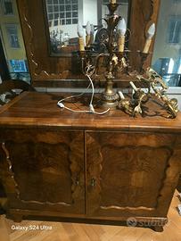 credenza biedermeier con specchiera. 