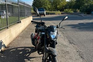 BENELLI BM 125 -746 KM- Nera/ Telaio rosso