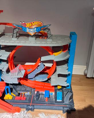 Pista hot wheels e cycina bimbi con avcessori