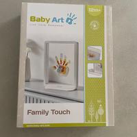 Cornice con impronte della famiglia