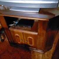 Mobile in legno porta TV ad angolo