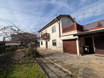 Villa di 181 m² con più di 5 locali e box auto dop