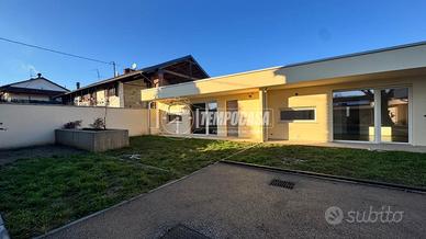 3 LOCALI CON GIARDINO! CLASSE A4! COMPLESSO DI NUO