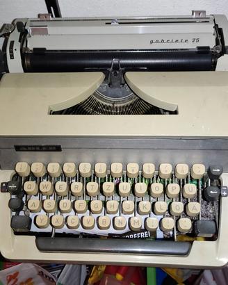 macchina da scrivere antica