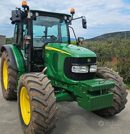 John Deere 5820