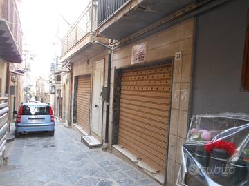 N° 2 locali commerciali, prezzo trattabile