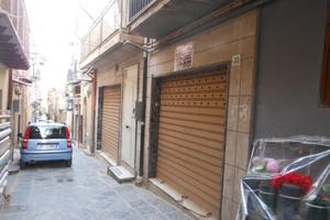 N° 2 locali commerciali, prezzo trattabile