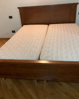 Letto, comò e comodini