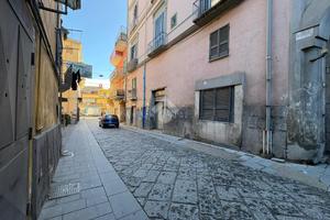 5 LOCALI A MARANO DI NAPOLI