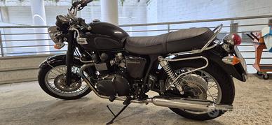 Triumph Bonneville T100 Black