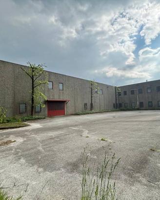 Immobile di 3100 m² con 5 locali a Merone