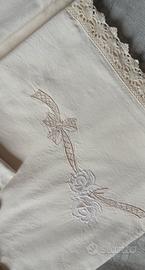 Parure lenzuolo sopra+due federe con pizzo