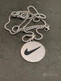 Collana con ciondolo a piastrina tonda in acciaio
