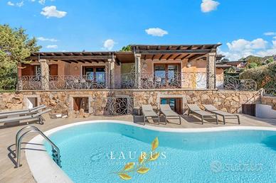 Villa di 480 m² con più di 5 locali a San Teodoro