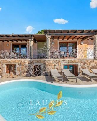 Villa di 480 m² con più di 5 locali a San Teodoro