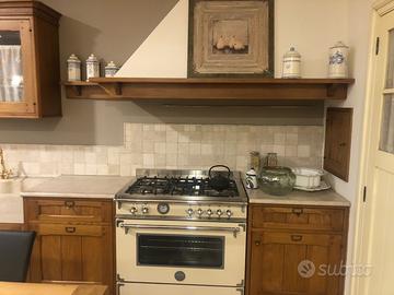 Cucina in stile COUNTRJ in legno massiccio nuova