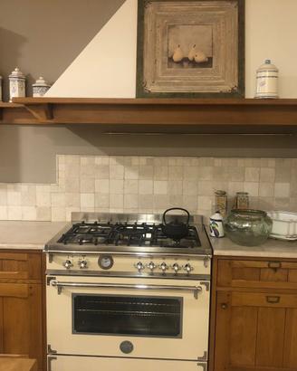 Cucina in stile COUNTRJ in legno massiccio nuova