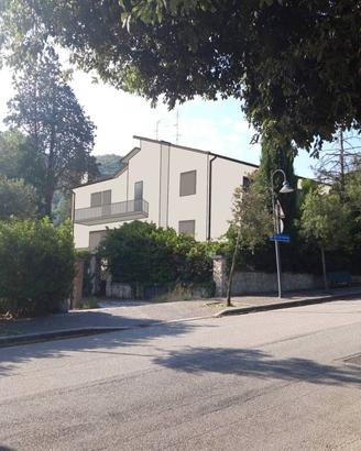 Villa di 98 m² con 4 locali a Spoleto