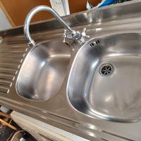 lavello inox con rubinetto 