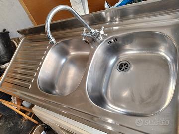 lavello inox con rubinetto 