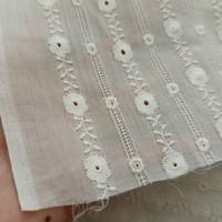 tessuto vintage bianco ricamato