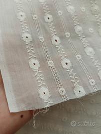tessuto vintage bianco ricamato