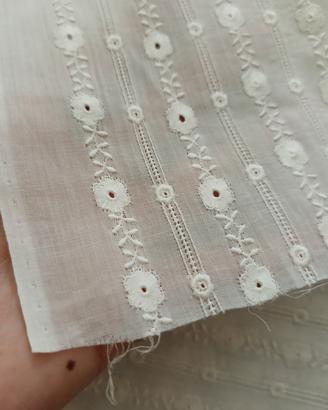 tessuto vintage bianco ricamato