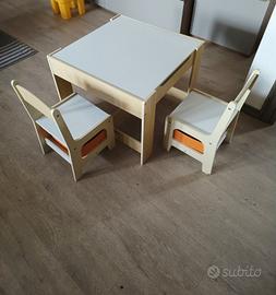 tavolino in legno con lavagna + 2 sedie
