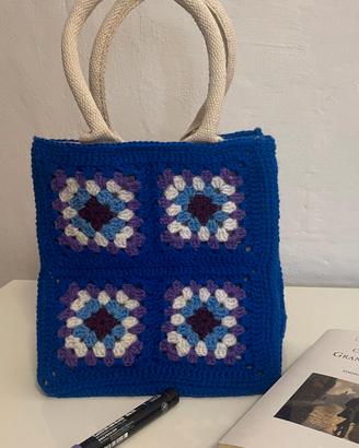 borsa in iuta con mattonelle granny fatta a mano