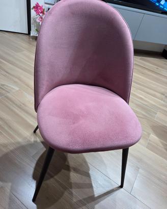 Quattro sedie in velluto rosa