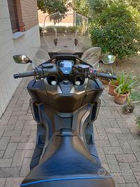 Honda forza 750