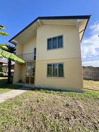 Casa unifamiliare con ampi spazi e accessori