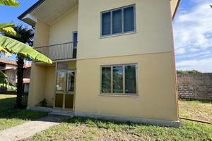 Casa unifamiliare con ampi spazi e accessori