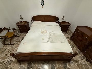 Camera da letto matrimoniale completa e lampadario