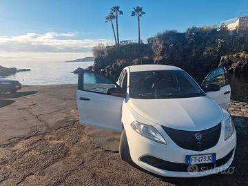 La Lancia Ypsilon Elefantino Blu GPL 1200 gpl