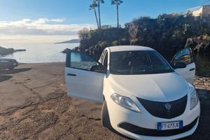 La Lancia Ypsilon Elefantino Blu GPL 1200 gpl