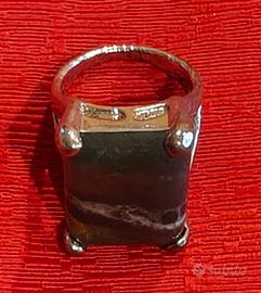 Anello di bigiotteria 