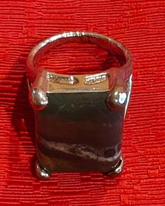 Anello di bigiotteria 