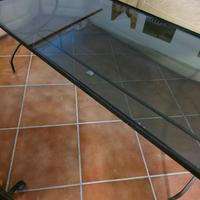 Tavolino da Salotto in Ferro Battuto e Vetro Fumè