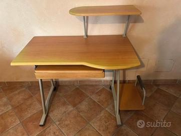 Scrivania in legno e metallo porta PC