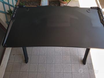 Scrivania nera da gaming