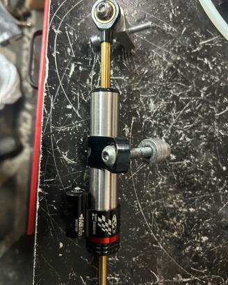 Ammortizzatore di sterzo