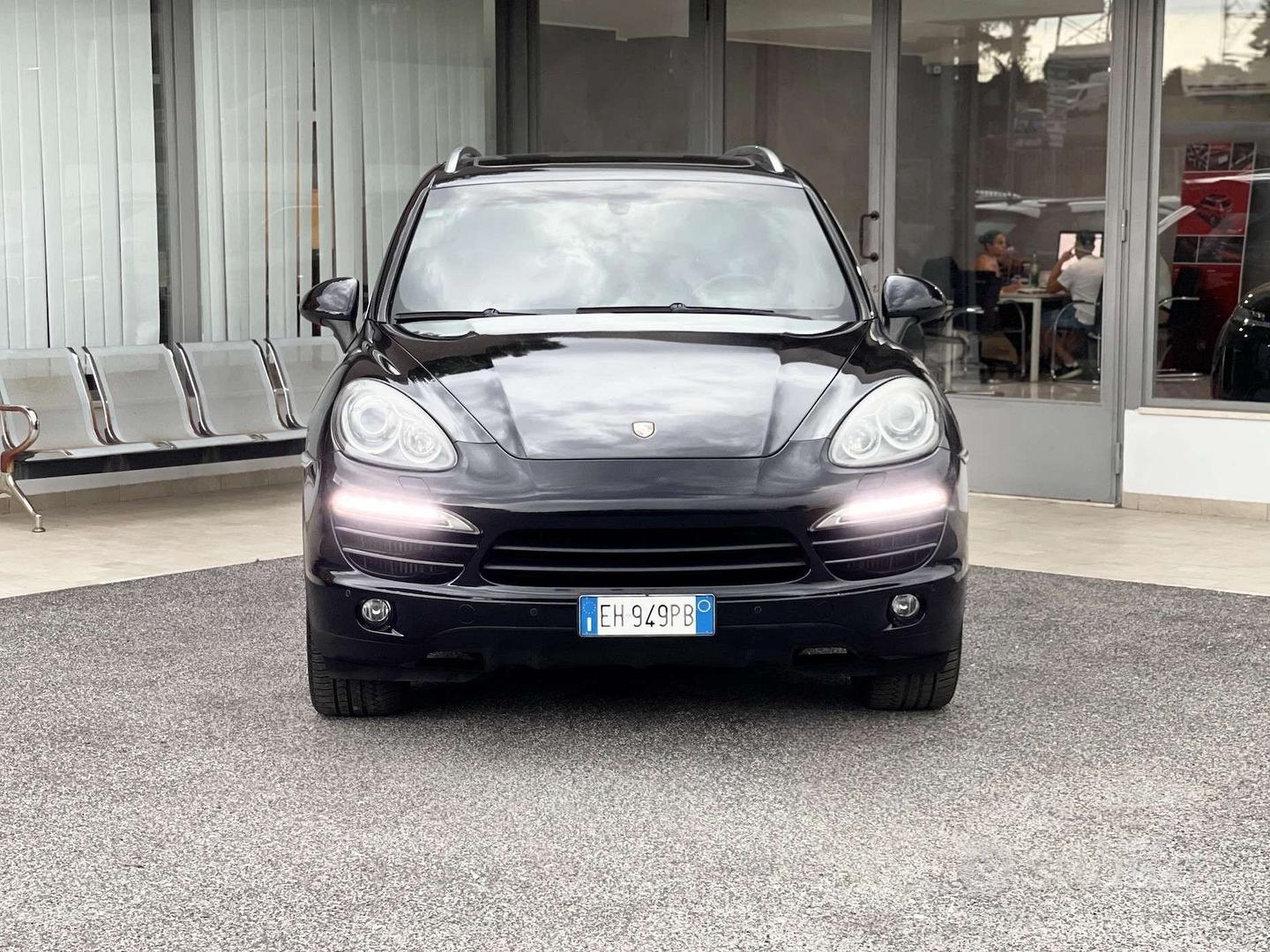 Porsche Cayenne 2011 photo 2