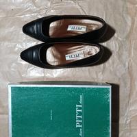 Scarpe nere con decolte e tacco, marca Pitti