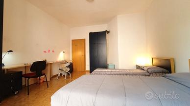 Stanza doppia ad uso singolo con balcone da magg