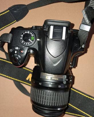 Fotocamera reflex Nikon d3200 obiettivo 18-55mm