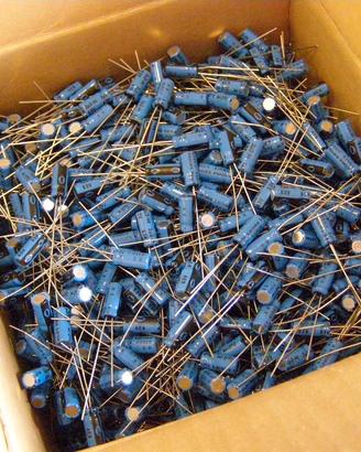 Condensatore elettrolitico 2,2 uF 63V